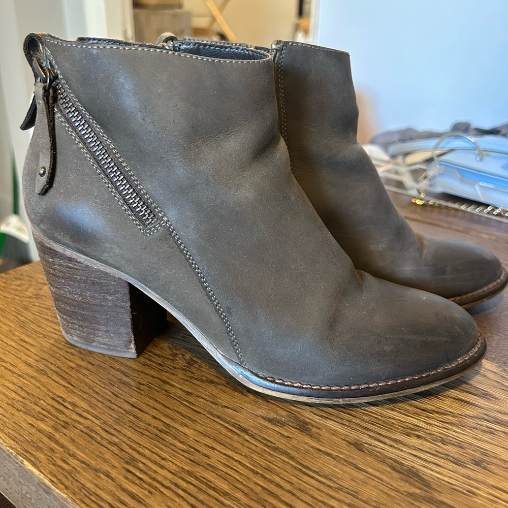 Blondo Waterpoof Gray Booties